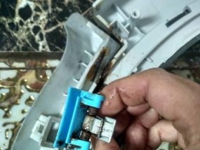 小天鹅洗衣机地脚故障的原因及解决方法（探讨小天鹅洗衣机地脚故障的常见原因）
