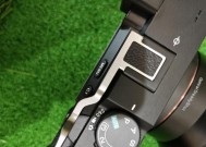 索尼相机热靴盖如何安装？需要哪些工具？