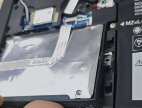 笔记本电脑连接盘拆卸方法是什么？