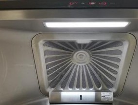 如何拆卸抽油烟机面板进行清洗（步骤详解及注意事项）