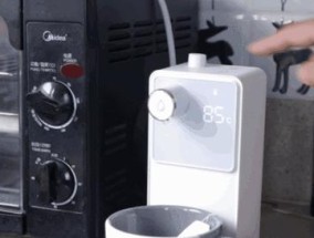 去除饮水机异味的实用方法（简单有效解决饮水机异味问题）