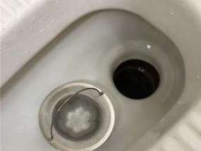 蹲便池堵了但还缓慢下水——解决方法大揭秘（厕所疏通）