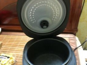 电饭煲突然卡住了怎么办（解决电饭煲卡住问题的实用方法）