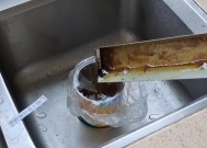 如何有效清洗油烟机油垢？各种方法的优缺点是什么？