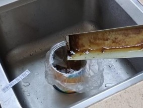 如何有效清洗油烟机油垢？各种方法的优缺点是什么？