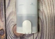 松下马桶阻尼盖的拆卸更换方法（简单易行的操作步骤）