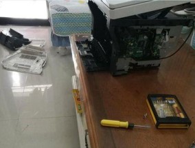 如何解决复印机卡纸筒问题（实用方法教你轻松解决复印机卡纸筒困扰）