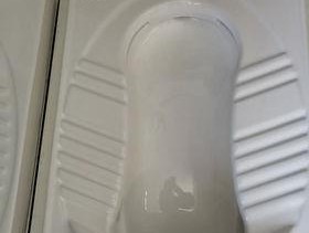 解决蹲便器冲水后一直流水问题的方法（如何停止蹲便器冲水后的持续流水现象）