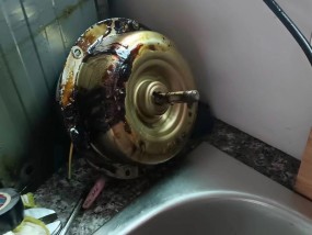 如何清洗油烟机电容（简单步骤帮您解决油烟机电容故障）