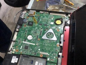 电脑屏进水应急处理方法（保护电脑屏幕不被进水损坏的关键措施）