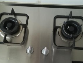 华帝燃气灶清洗方法（轻松掌握的清洗技巧）