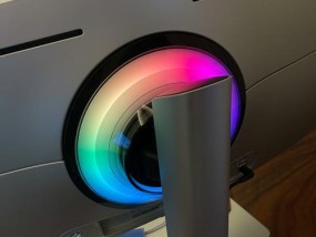 揭秘49英寸显示器的拆解方法（探索49英寸显示器内部构造与维护关键技巧）