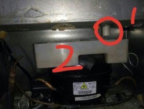 冰箱排水孔不通的维修方法（解决冰箱排水孔不通的实用技巧）