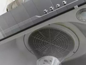 如何正确清洗抽油烟机槽（掌握关键技巧）
