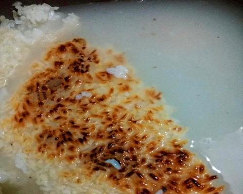 电饭煲糊饭的原因及解决方法（探索电饭煲糊饭背后的问题与解决方案）  第1张