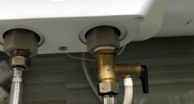 热水器混合水阀滴水的处理方法（解决家中热水器混合水阀滴水问题的有效措施）  第2张