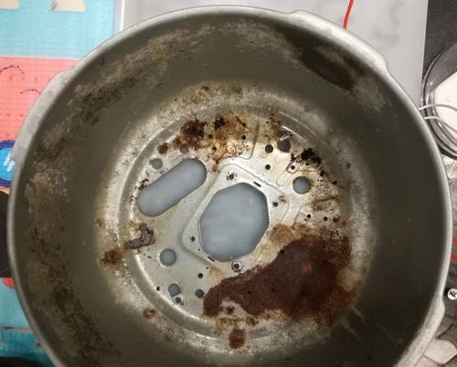 如何修复电饭煲釉面破损（快速解决电饭煲釉面破损问题的技巧与方法）  第2张
