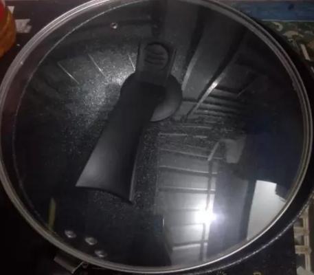 电磁炉煎鱼总粘锅的原因及解决方法（探究电磁炉煎鱼粘锅现象）  第1张