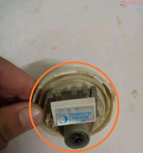 洗衣机水位传感器故障原因与维修方法（诊断和解决洗衣机水位传感器故障的实用技巧）  第1张