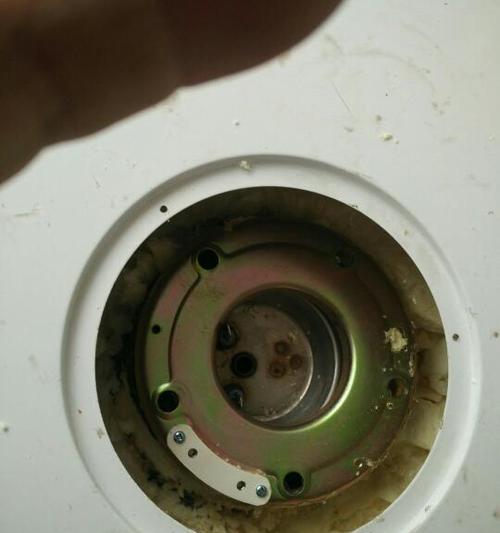 去除热水器水垢的方法（简单有效的水垢清洁技巧）  第3张