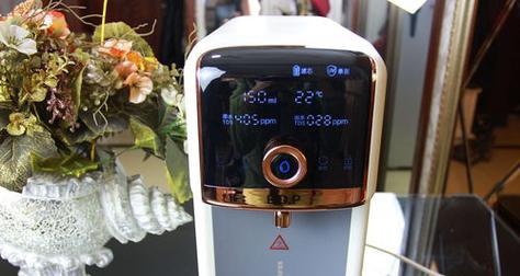 如何有效清洁油烟机玻璃渣（简单方法教你轻松解决油烟机玻璃渣清洗难题）  第2张