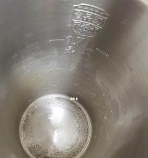 电热水器里都是碱吗为什么？碱的存在对使用有何影响？  第2张