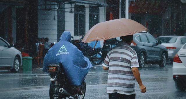 暴雨蓝色预警继续！4月6—8日大暴雨范围锁定，强对流同步登场  第8张
