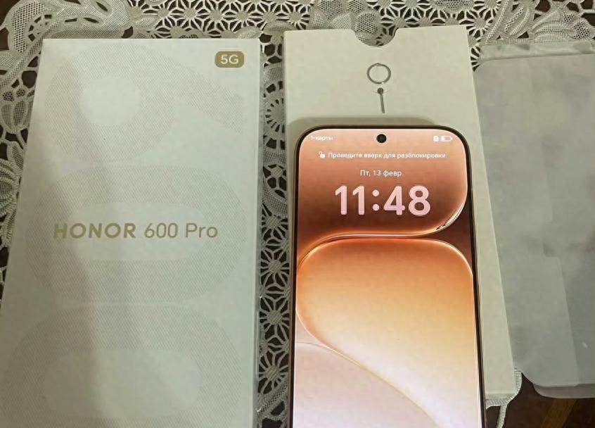 荣耀600Pro真机曝光：橙色机身+2亿像素+9000mAh，或5月正式发布  第1张