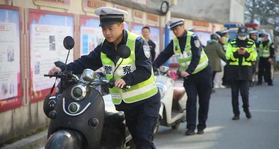 5月1日起，电动车、三轮、四轮车上路“3禁4罚”新要求，车主注意  第1张